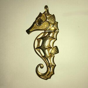 Vintage 1950's ALAN Seahorse Gold Tone Articulated Pendant 4 inches           12